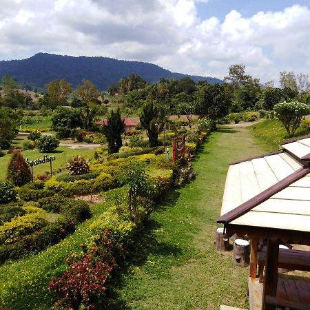ホテル Khao Kho Flora エクステリア 写真