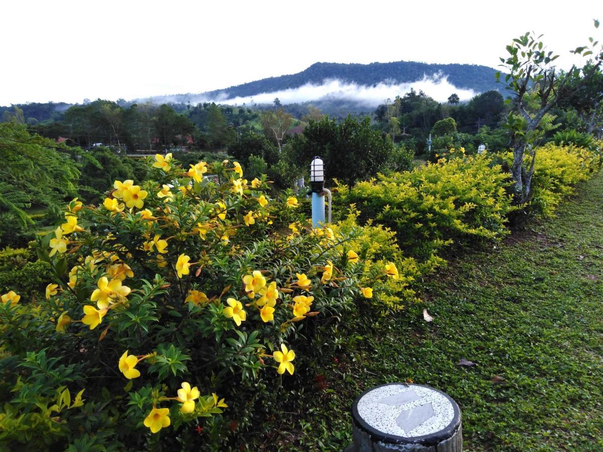 ホテル Khao Kho Flora エクステリア 写真