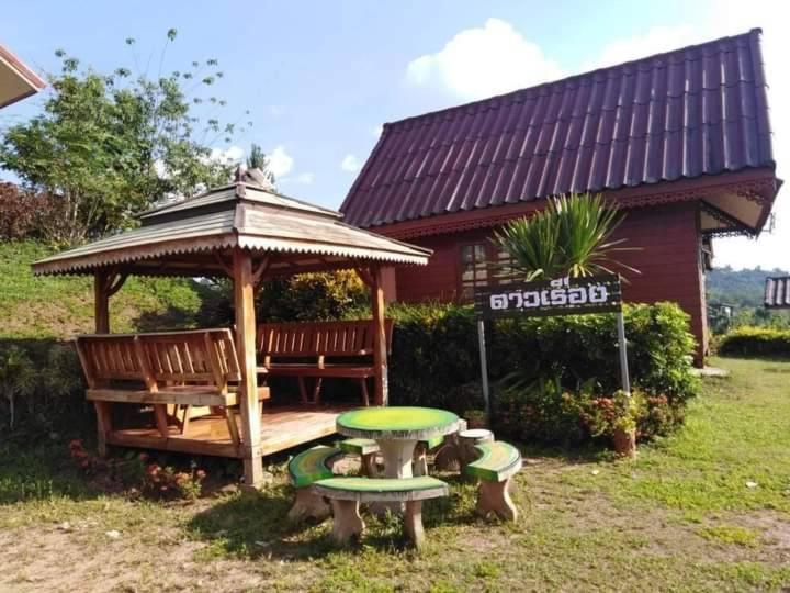 ホテル Khao Kho Flora エクステリア 写真