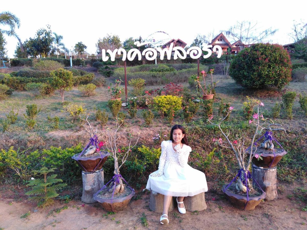 ホテル Khao Kho Flora エクステリア 写真