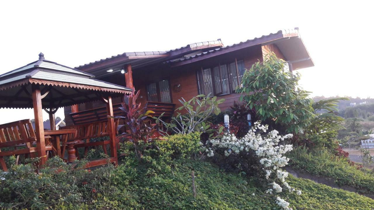 ホテル Khao Kho Flora エクステリア 写真