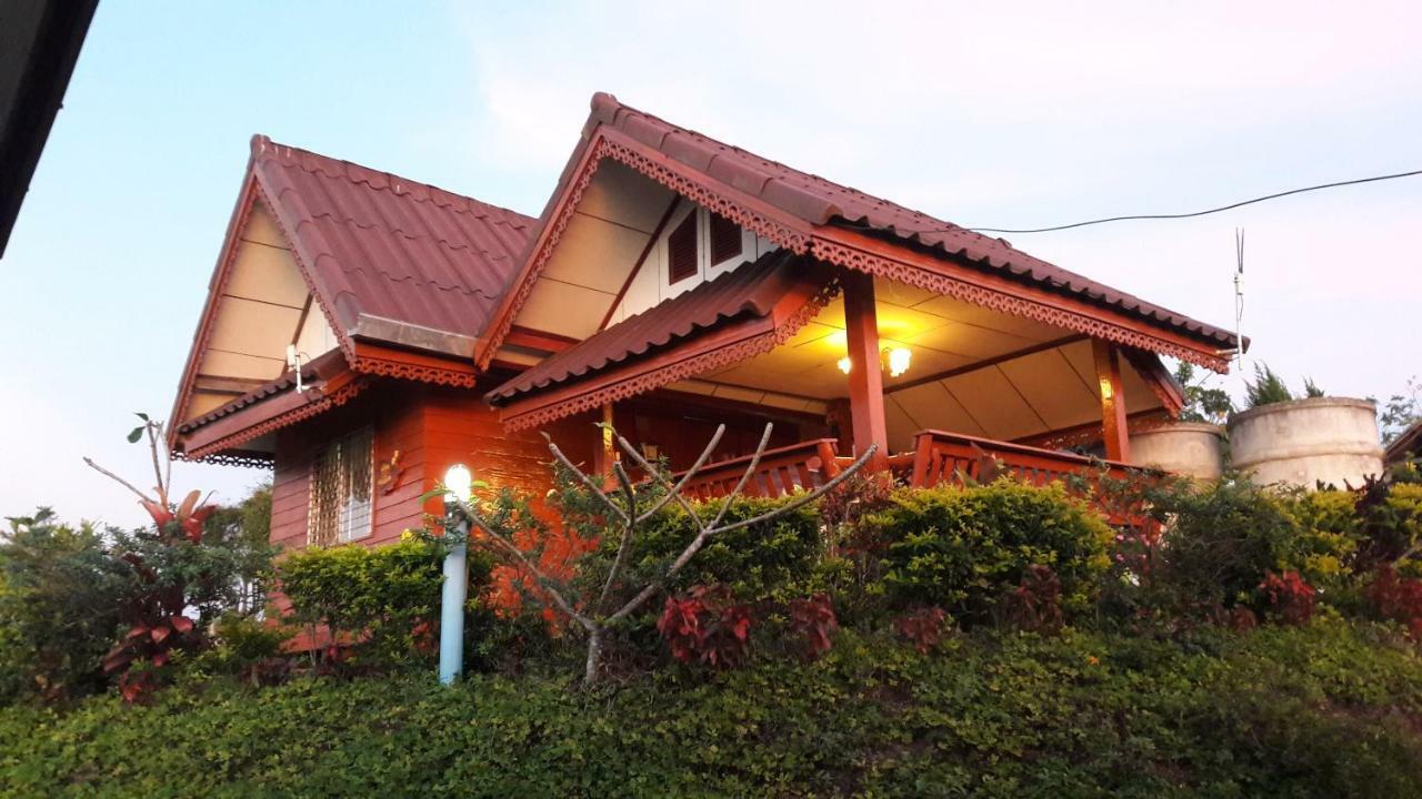 ホテル Khao Kho Flora エクステリア 写真