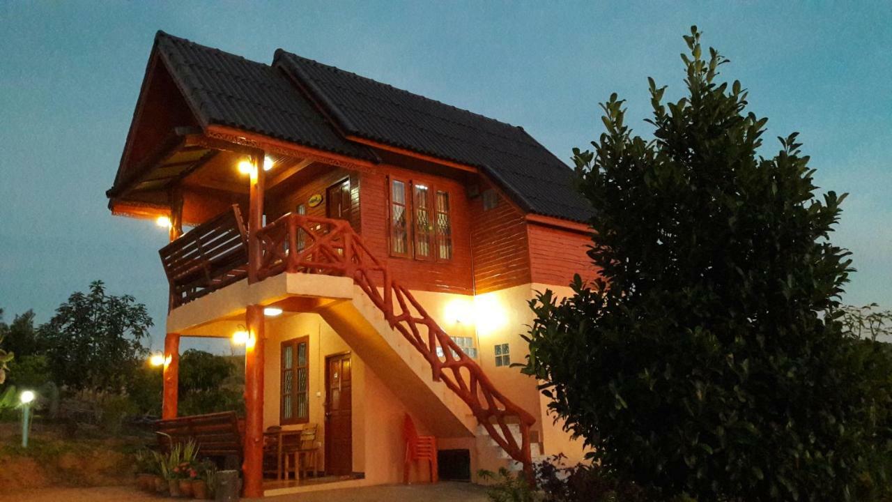 ホテル Khao Kho Flora エクステリア 写真