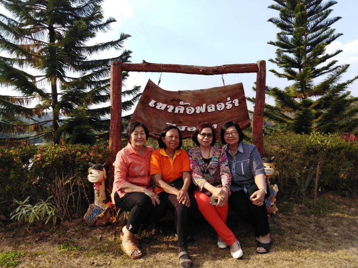 ホテル Khao Kho Flora エクステリア 写真